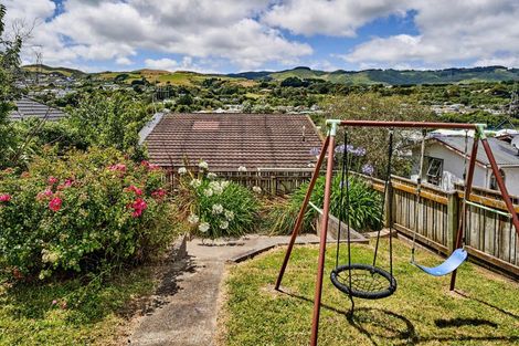 Photo of property in 13 Kereru Bend, Tawa, Wellington, 5028