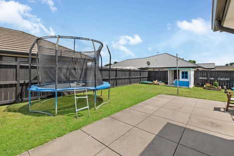 Photo of property in 31 Harbour Crest Drive, Waiuku, 2123