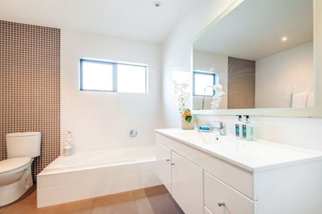 Photo of property in 4/9 Korotaha Terrace, Rothesay Bay, Auckland, 0630