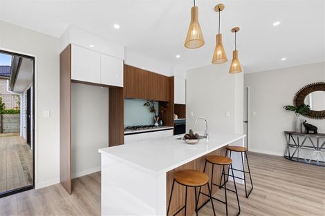 Photo of property in 23 Vinistra Road, Kumeu, 0810