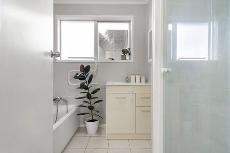 Photo of property in 23 Cherry Tree Place, Massey, Auckland, 0614