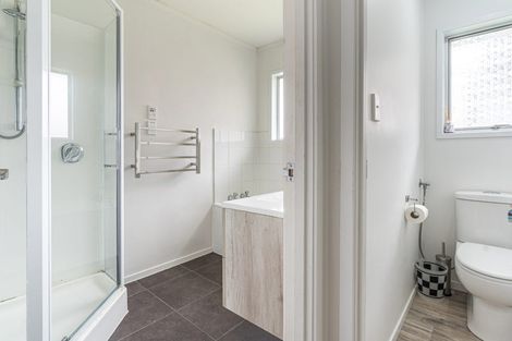 Photo of property in 2/121 Gardner Avenue, New Lynn, Auckland, 0600