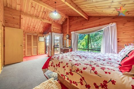 Photo of property in 321 Marine Drive, York Bay, Lower Hutt, 5013