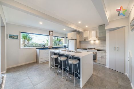 Photo of property in 15 Ferry Road, Days Bay, Lower Hutt, 5013