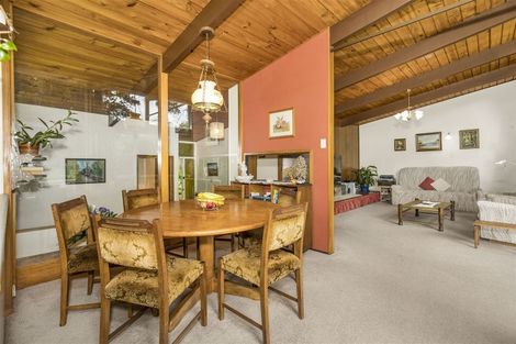 Photo of property in 186 Atkinson Road, Titirangi, Auckland, 0604