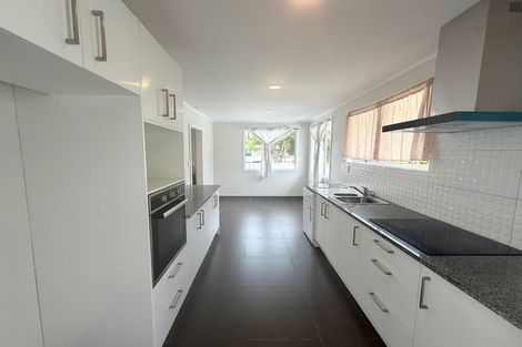 Photo of property in 39 Onedin Place, Titirangi, Auckland, 0604