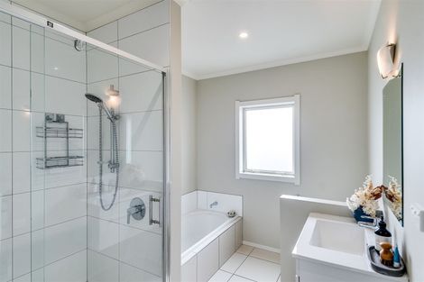 Photo of property in 2 Warwick Crescent, Taradale, Napier, 4112