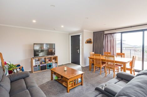 Photo of property in 15 Gibraltar Way, Fitzherbert, Palmerston North, 4410