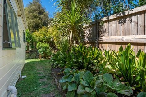 Photo of property in 2/13 Montgomery Avenue, Rothesay Bay, Auckland, 0630