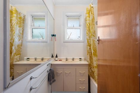 Photo of property in 70 Carrington Avenue, Silverdale, Hamilton, 3216