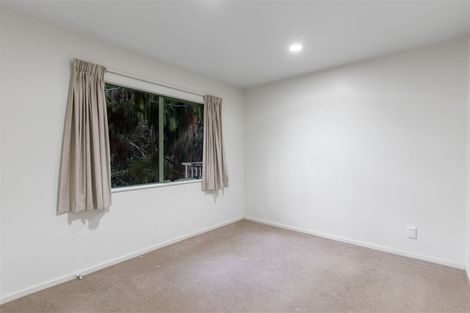 Photo of property in 1/51 Pupuke Road, Birkenhead, Auckland, 0627