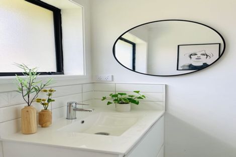 Photo of property in 21 Woodview Rise, Botany Downs, Auckland, 2010