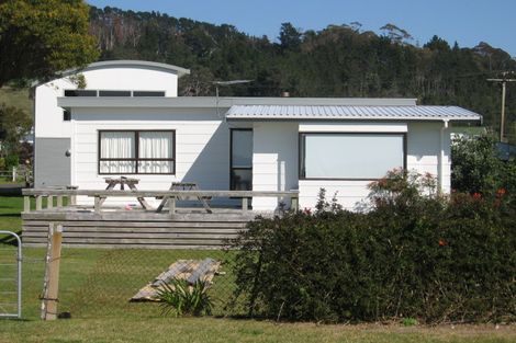 Photo of property in 56 Marine Parade, Cooks Beach, Whitianga, 3591