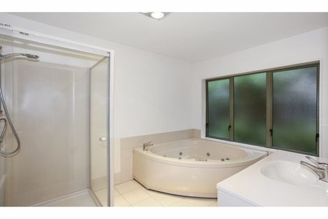 Photo of property in 9 Len Garlick Place, Pahurehure, Papakura, 2113