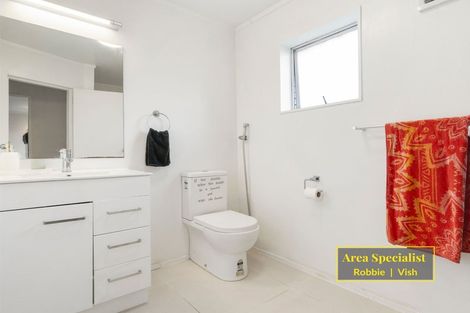 Photo of property in 2/94 Lynwood Road, New Lynn, Auckland, 0600