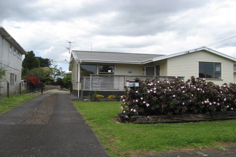 Photo of property in 25 Shortt Avenue, Mangere Bridge, Auckland, 2022