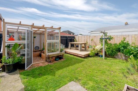 Photo of property in 40 Apu Crescent, Lyall Bay, Wellington, 6022