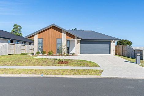 Photo of property in 77 Kaurinui Crescent, One Tree Point, 0118