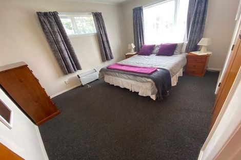 Photo of property in 131 Ruskin Road, Newlands, Wellington, 6037