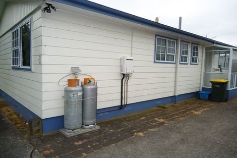 Photo of property in 6 Karaka Street, Inglewood, 4330