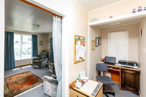 Photo of property in 30 Seaview Road, Marfell, New Plymouth, 4310
