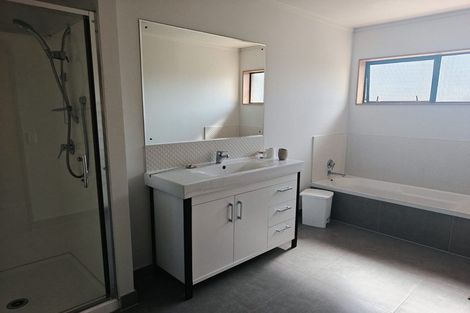 Photo of property in 43 Greenvalley Rise, Glenfield, Auckland, 0629