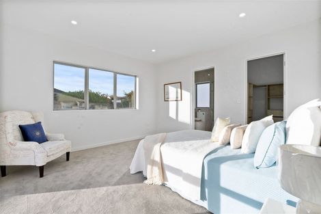 Photo of property in 16 Kilmacrennan Drive, Rosehill, Papakura, 2113