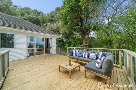 Photo of property in 77 Maungaraki Road, Korokoro, Lower Hutt, 5012