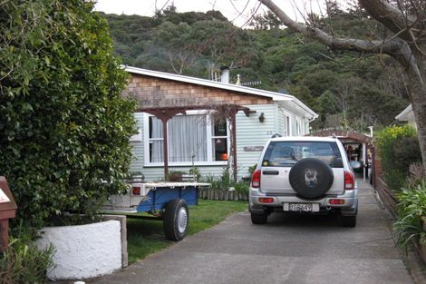 Photo of property in 20 Davis Grove, Wainuiomata, Lower Hutt, 5014