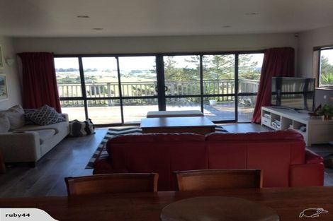 Photo of property in 54 Sunnyvale Road, Massey, Auckland, 0614