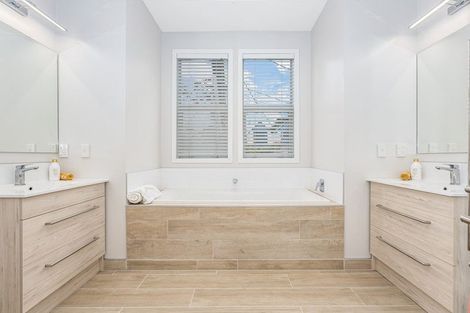 Photo of property in 5a Torless Terrace, Thorndon, Wellington, 6011