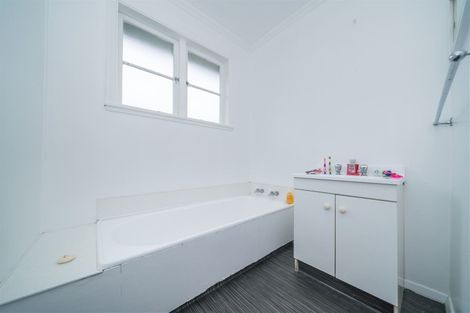 Photo of property in 42 Manson Street, Terrace End, Palmerston North, 4410