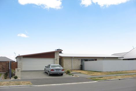 Photo of property in 19 Foresters Crescent, Parklands, Christchurch, 8083