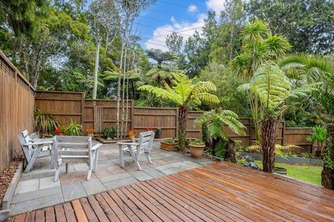 Photo of property in 33 Quinns Road, Waiatarua, Auckland, 0612
