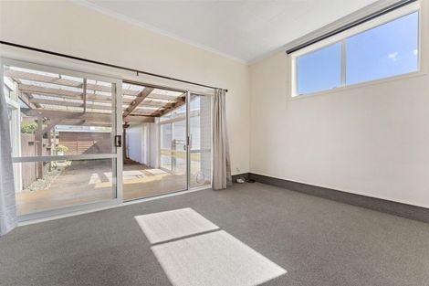 Photo of property in 20 Nikau Street, Inglewood, 4330