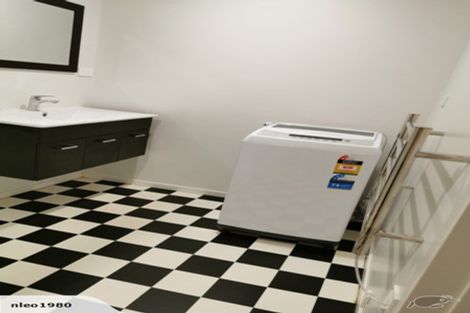 Photo of property in 28 Staincross Street, Green Bay, Auckland, 0604