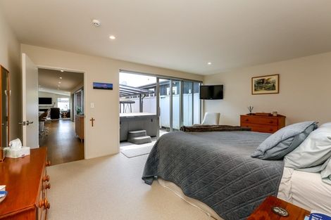 Photo of property in 5 Gleneagles Way, Waiwhakaiho, New Plymouth, 4312