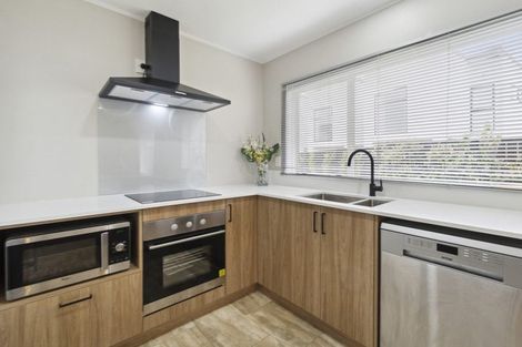 Photo of property in 15 Hocken Place, Mangere Bridge, Auckland, 2022