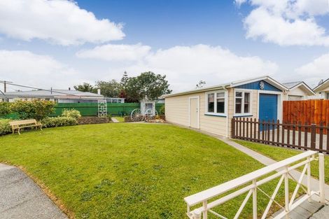 Photo of property in 18 Tararua Terrace, Cloverlea, Palmerston North, 4412