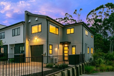 Photo of property in 11 Kaimai Avenue, Massey, Auckland, 0614