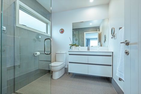 Photo of property in 8 Mediterranean Grove, Fitzherbert, Palmerston North, 4410