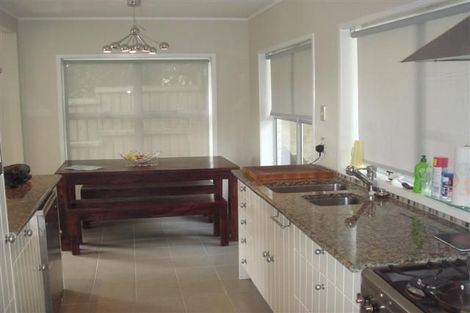 Photo of property in 1/236 Glamorgan Drive, Northcross, Auckland, 0630