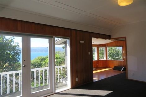 Photo of property in 9 Tai Paku Paku Road, Karaka Bays, Wellington, 6022