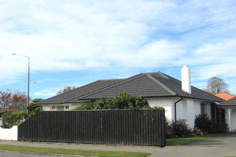 Photo of property in 1 Middlepark Road, Sockburn, Christchurch, 8042