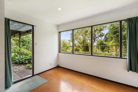 Photo of property in 8 Shearwater Rise, Rothesay Bay, Auckland, 0630