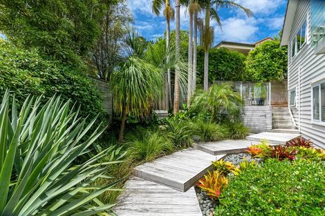 Photo of property in 2/5a Galaxy Drive, Mairangi Bay, Auckland, 0630