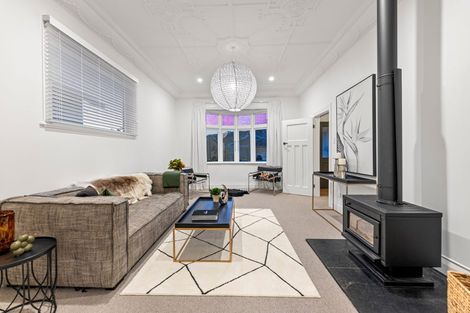 Photo of property in 19 West Avenue, Saint Clair, Dunedin, 9012