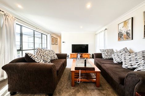 Photo of property in 25a Rothesay Bay Road, Rothesay Bay, Auckland, 0630