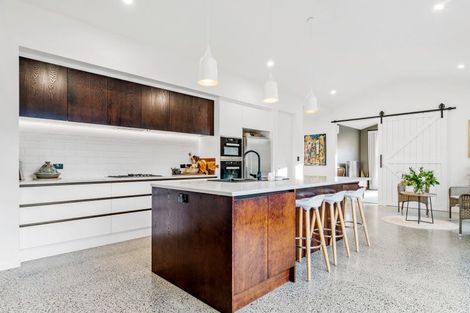 Photo of property in 6 Sandpiper Avenue, Point Wells, 0986