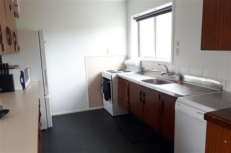 Photo of property in 2/290 Glenfield Road, Glenfield, Auckland, 0629